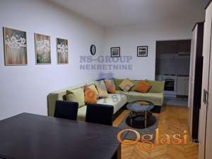 Izuzetan dvosoban stan kod Sajma